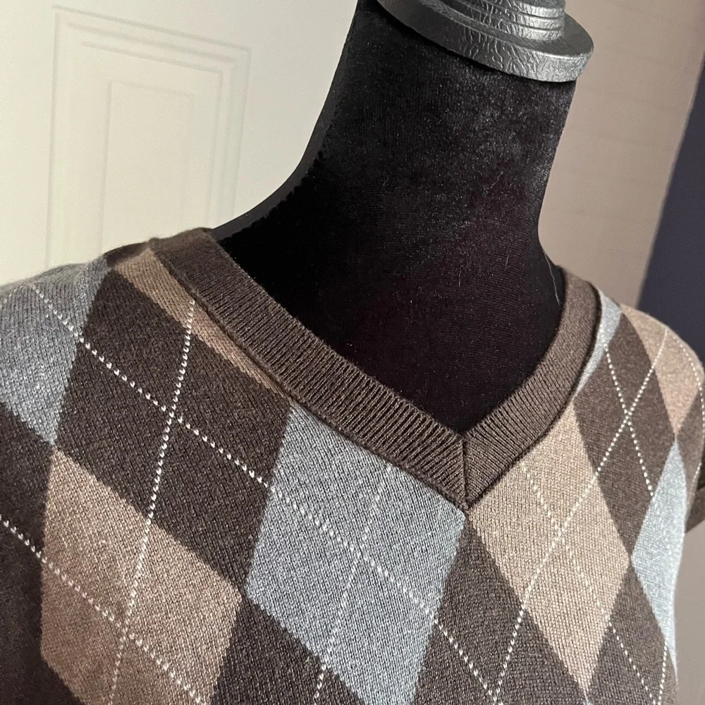 Argyle V-Neck Knit Cashmere Sweater Vest‎ in Brown, Tan & Light Blue